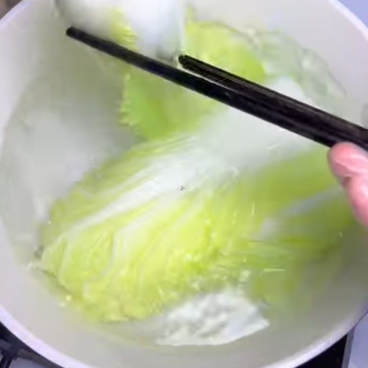 Chần lá cải