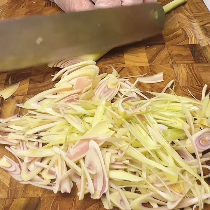 Sơ chế tỏi ớt