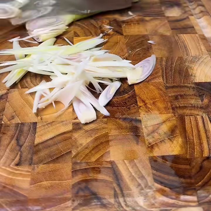 Sơ chế sả ớt