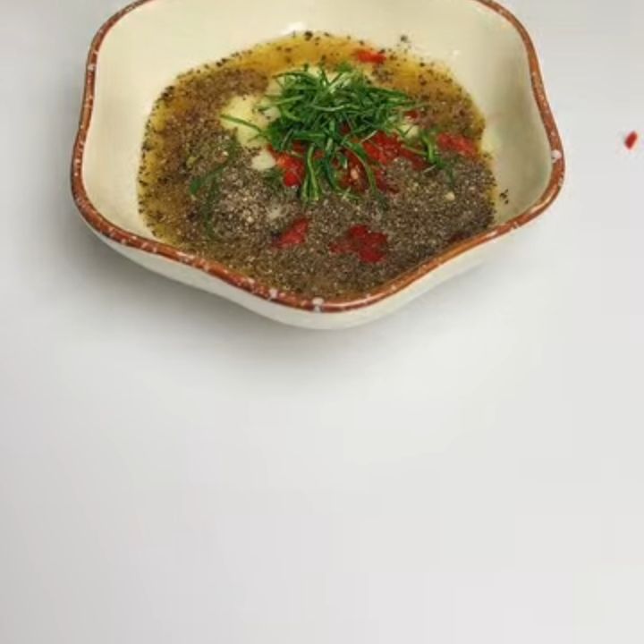 Thêm ớt, lá chanh