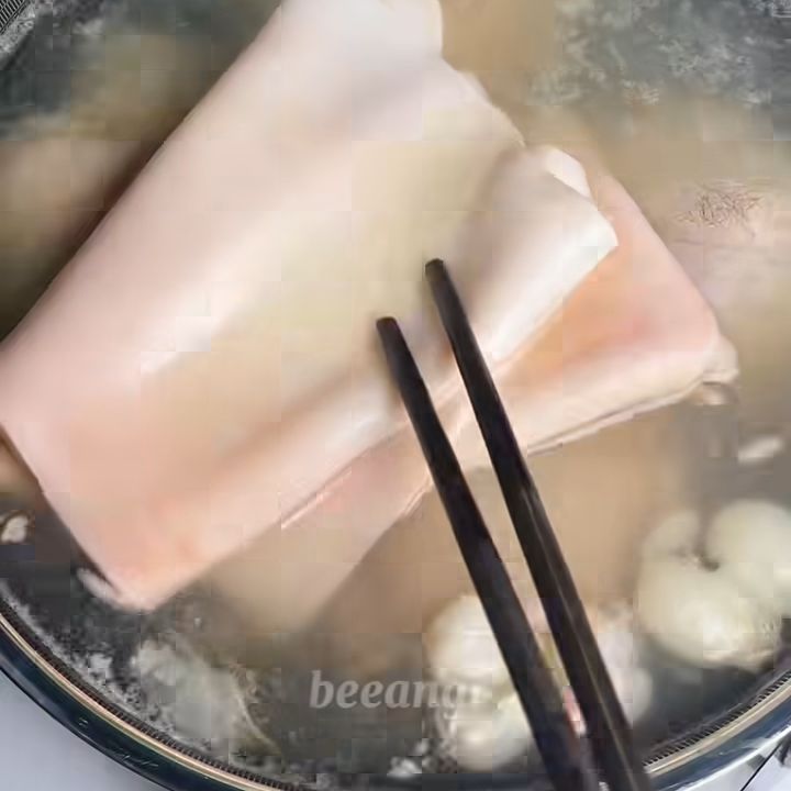 Chần thịt và bì