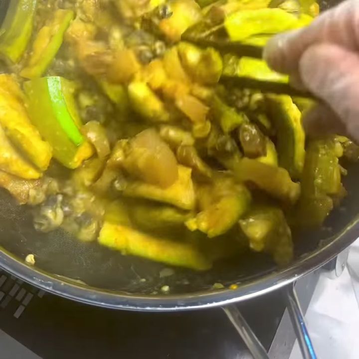 Om chuối với ốc
