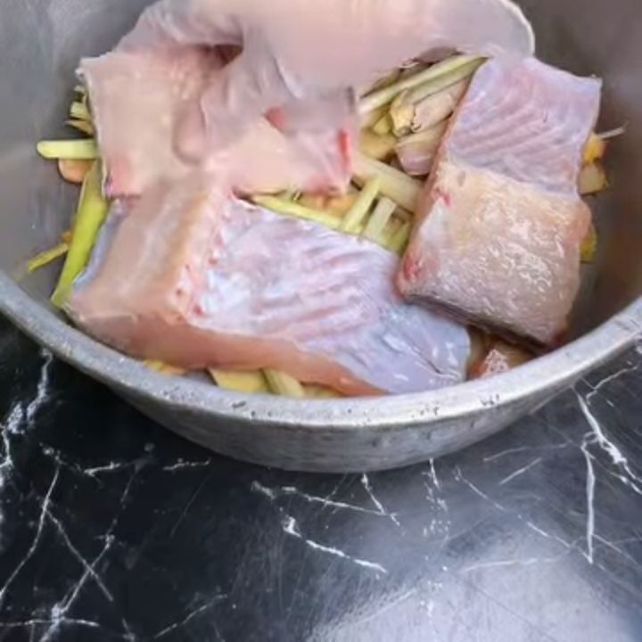 Xếp cá, thịt, chuối