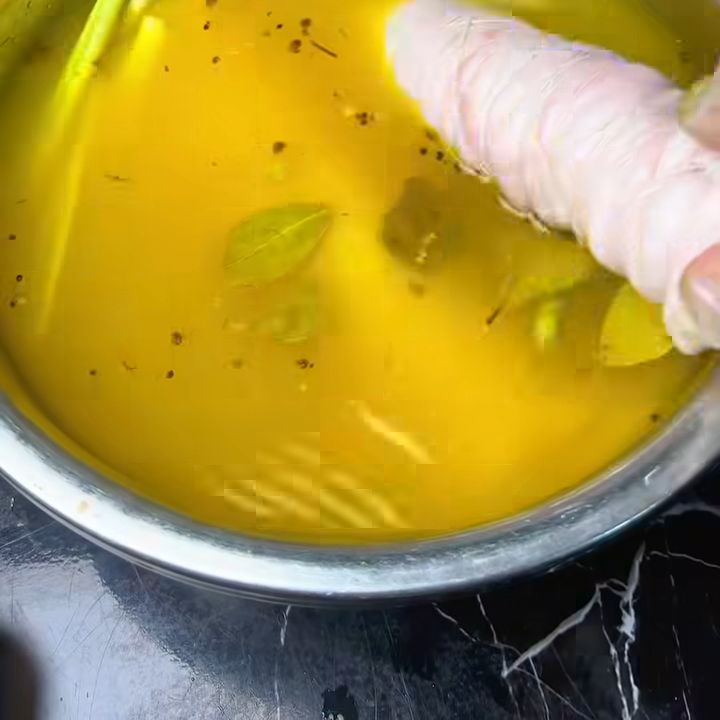 Nấu tai heo cuộn