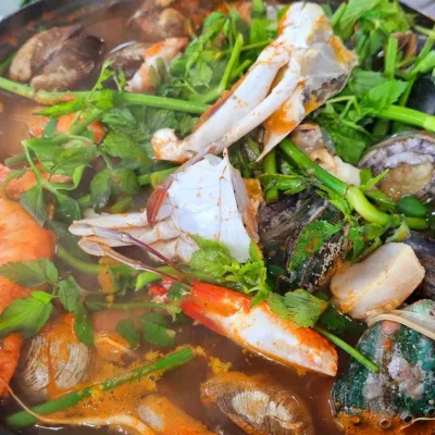 Công thức và cách làm món lẩu tôm càng chua cay
