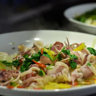Mực ống hấp hành gừng