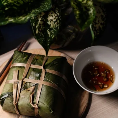 Bánh tét lá cẩm