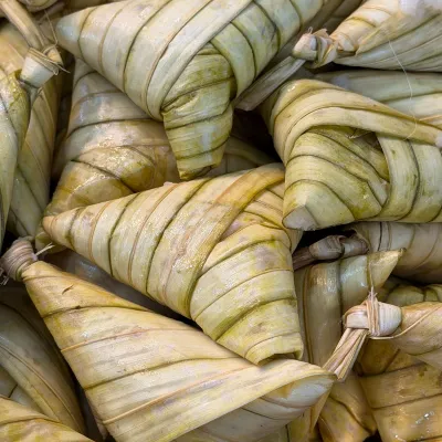 Cơm gạo lứt lá sen chay