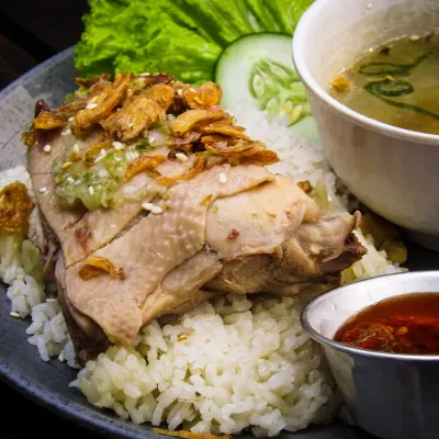 Canh gà hầm hạt sen