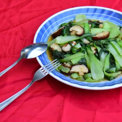 Cải bẹ xanh xào nấm đông cô