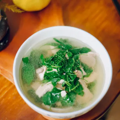 Canh rau muống nấu cua