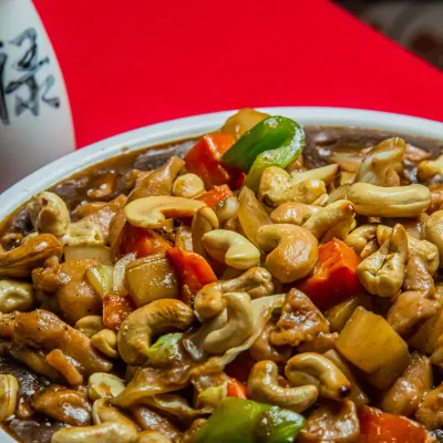 Gà xào hạt điều