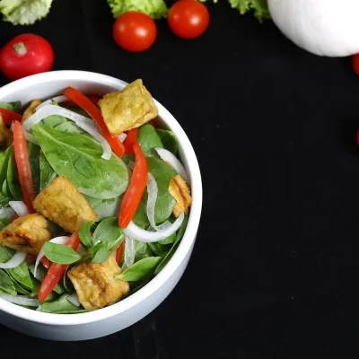 Salad đậu hũ sốt mè rang