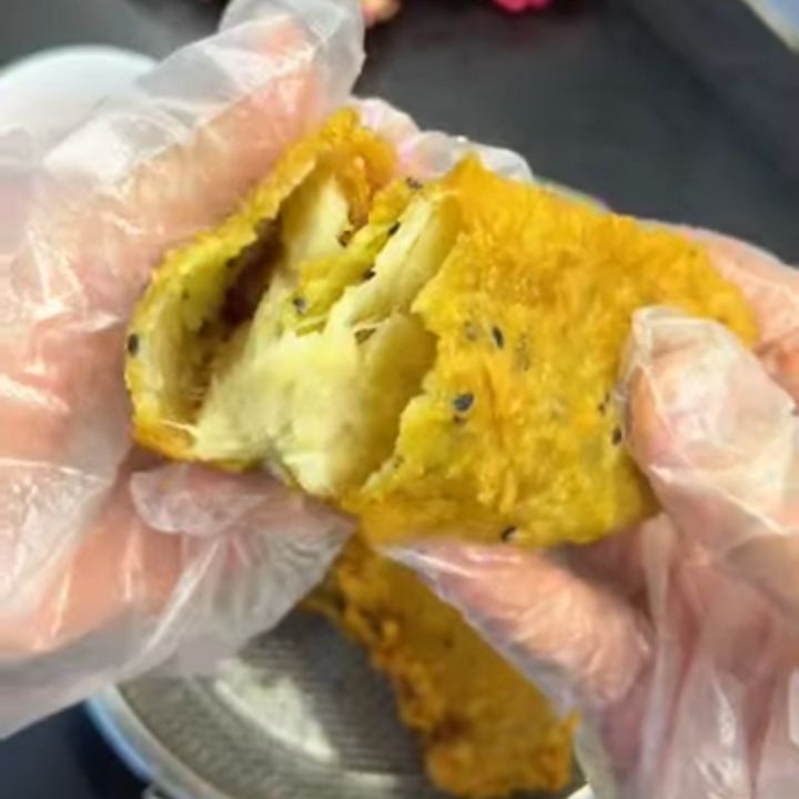 bánh chuối chiên bẻ đôi