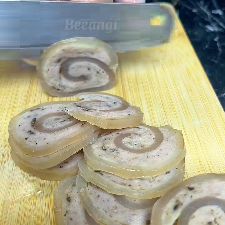 Th&aacute;i b&igrave; cuộn th&agrave;nh l&aacute;t xoắn ốc
