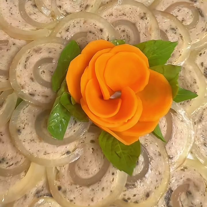 B&igrave; heo cuộn thịt hấp b&agrave;y hoa