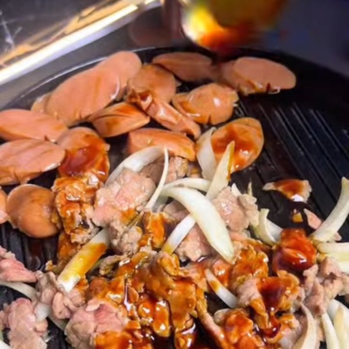 rưới sốt bánh mì chảo