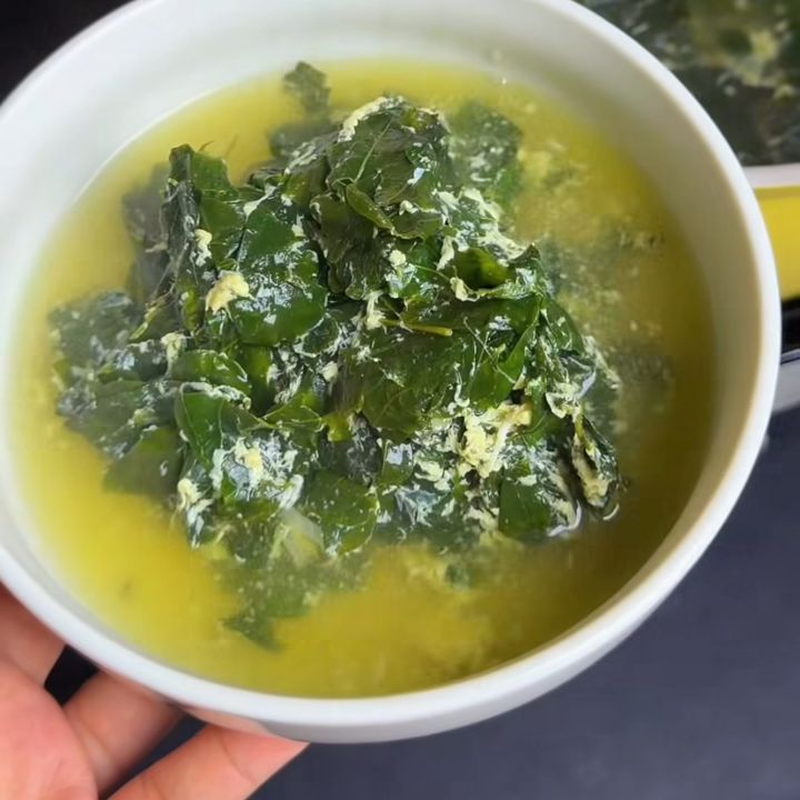 bát canh rau ngót nấu trứng