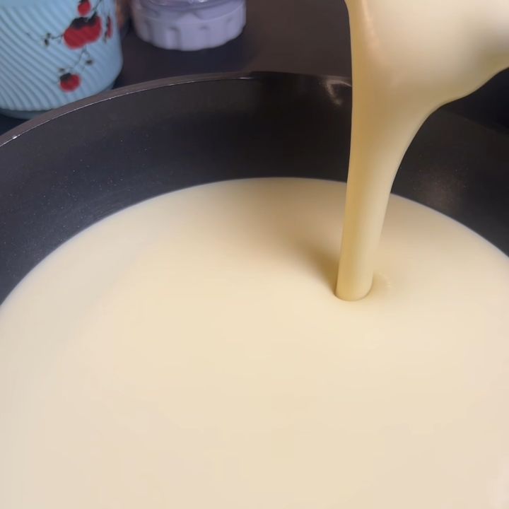 đ&aacute;nh ch&egrave; đậu xanh tr&ecirc;n lửa