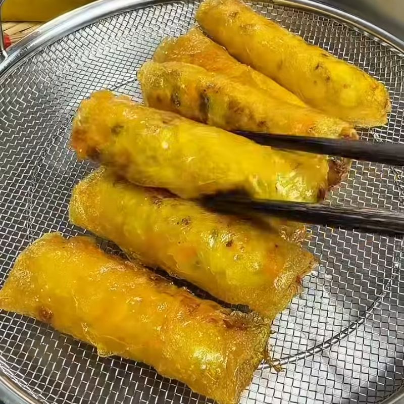 chả ram g&agrave; nấm chi&ecirc;n v&agrave;ng gi&ograve;n