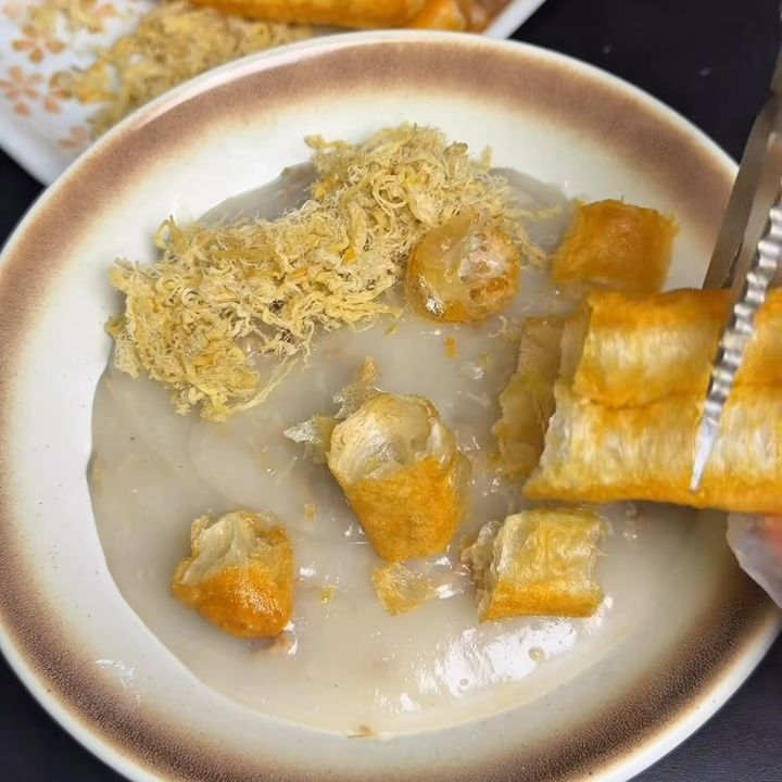 ch&aacute;o sườn rắc ruốc v&agrave; quẩy