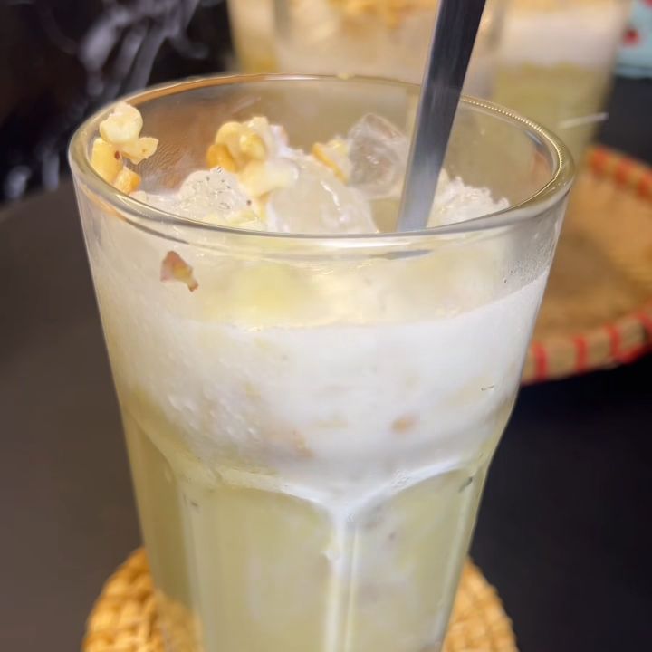 cốc ch&egrave; đậu xanh đ&aacute;nh