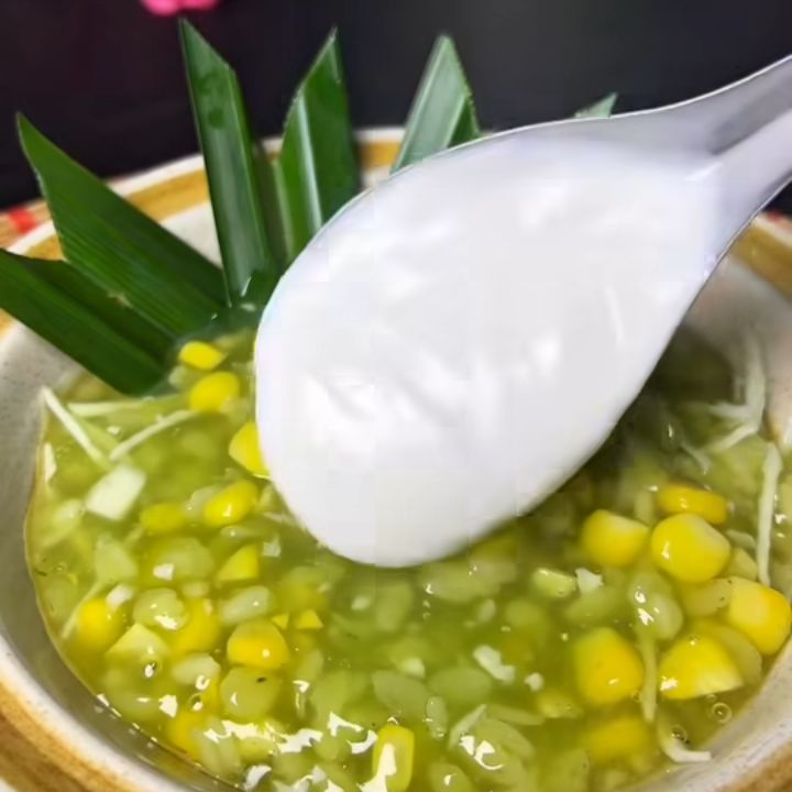 rưới nước cốt dừa lên chè