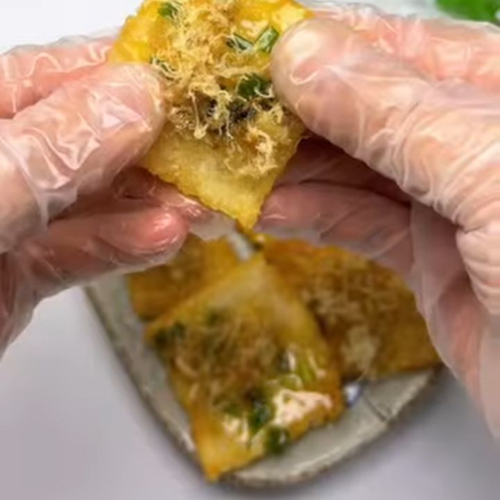 Cơm cháy mắm hành giòn rụm