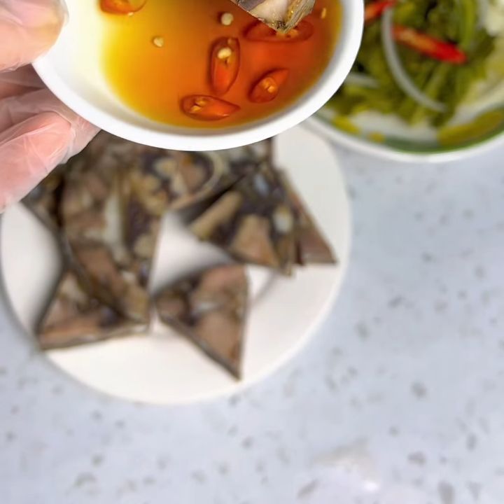 Gi&ograve; x&agrave;o chấm nước mắm ớt
