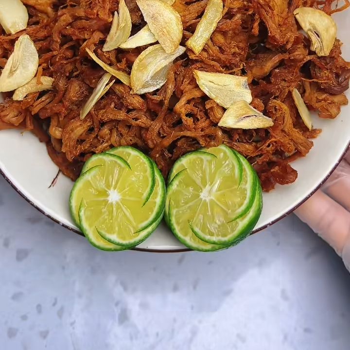 Khô heo cháy tỏi lá chanh