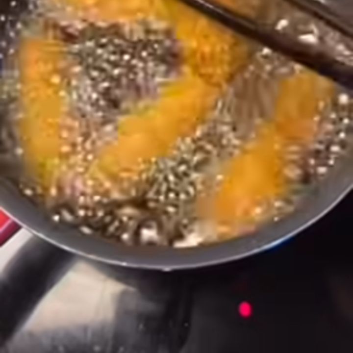 Chiên nem chua rán