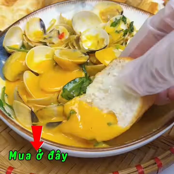 Chấm bánh mì với sốt bơ tỏi