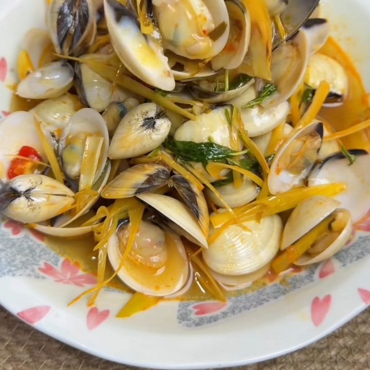 đĩa ngao sốt Thái xoài xanh