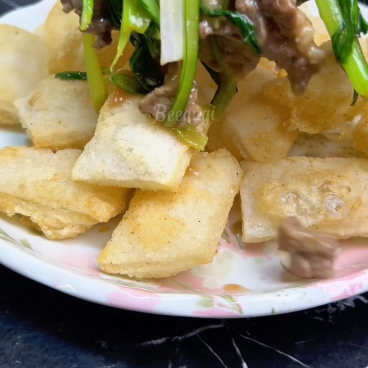 Rưới bò xào lên phở chiên phồng
