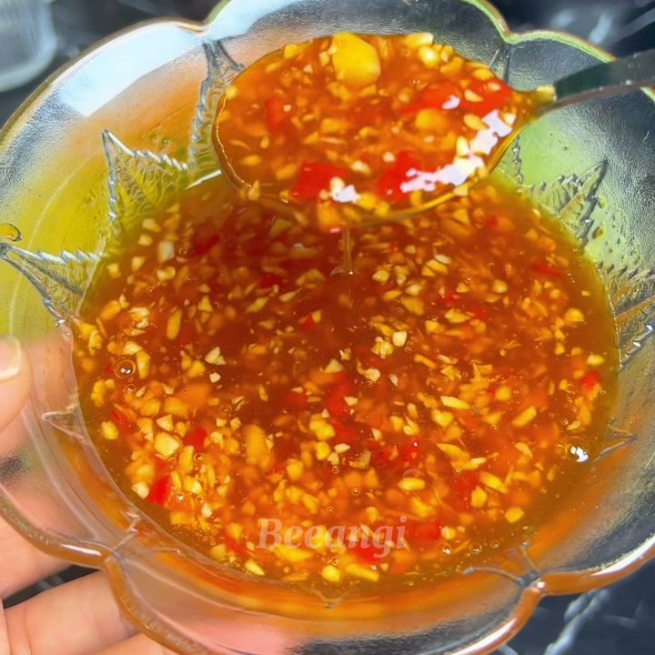 Sốt chanh leo tương ớt s&aacute;nh đặc