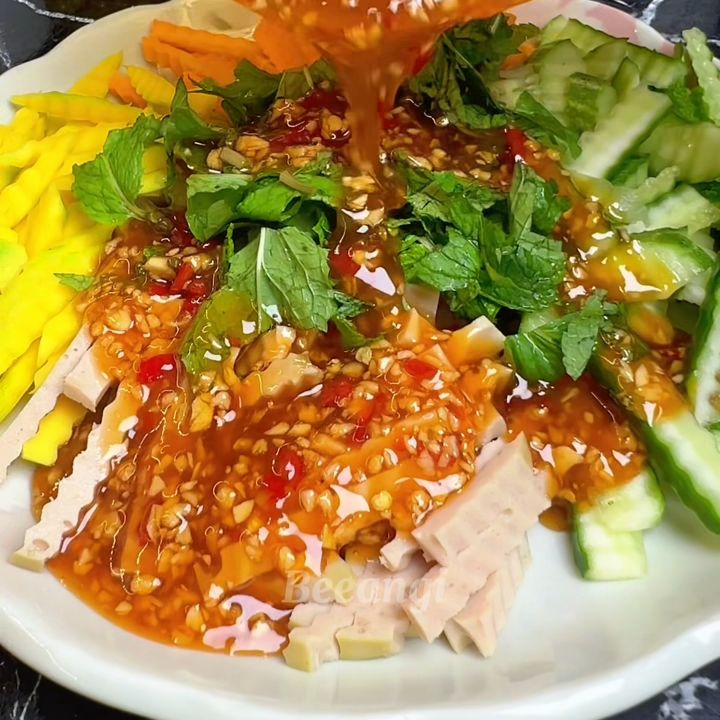 Nộm rau củ trộn sốt chanh leo tương ớt
