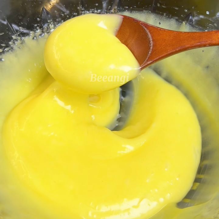 Sốt mayonnaise v&agrave;ng s&aacute;nh mịn