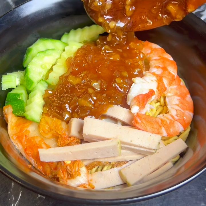 Sốt sa tế trộn mì
