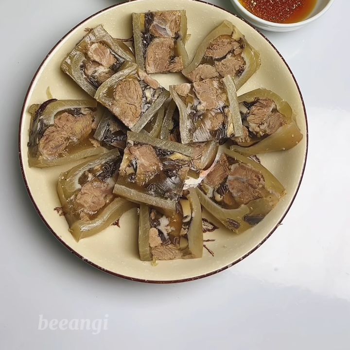 Thịt đông má đào