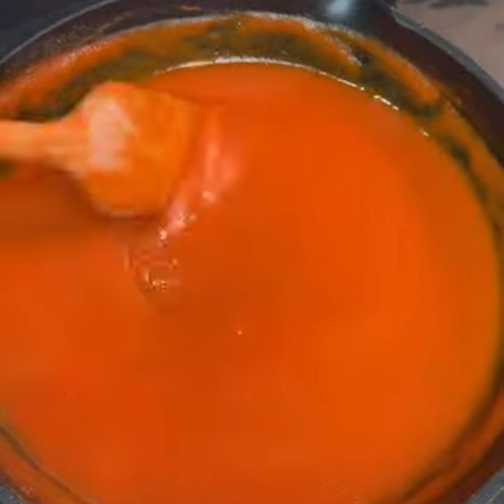 nấu tương ớt đến khi sánh